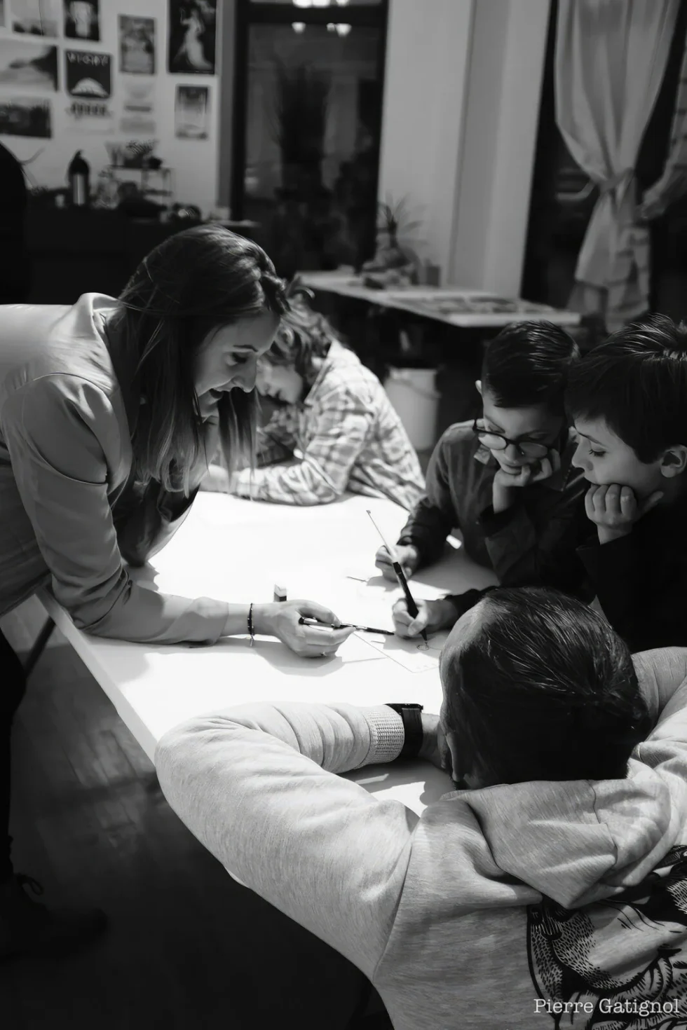 Enfant et famille en atelier stop-motion