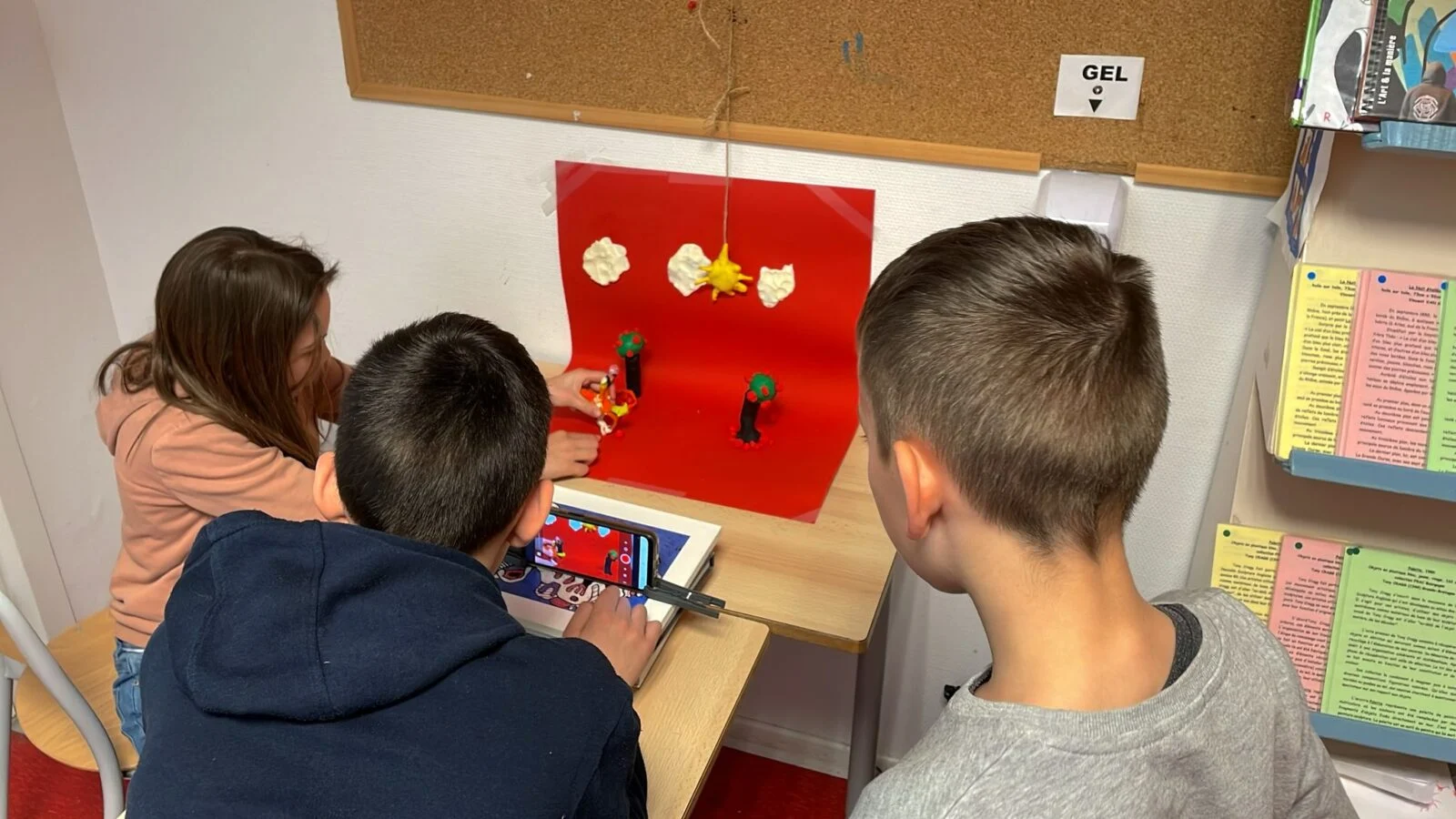 Atelier stop-motion au collège des Chenevières Participants lors d’un atelier stop-motion au collège des Chenevières