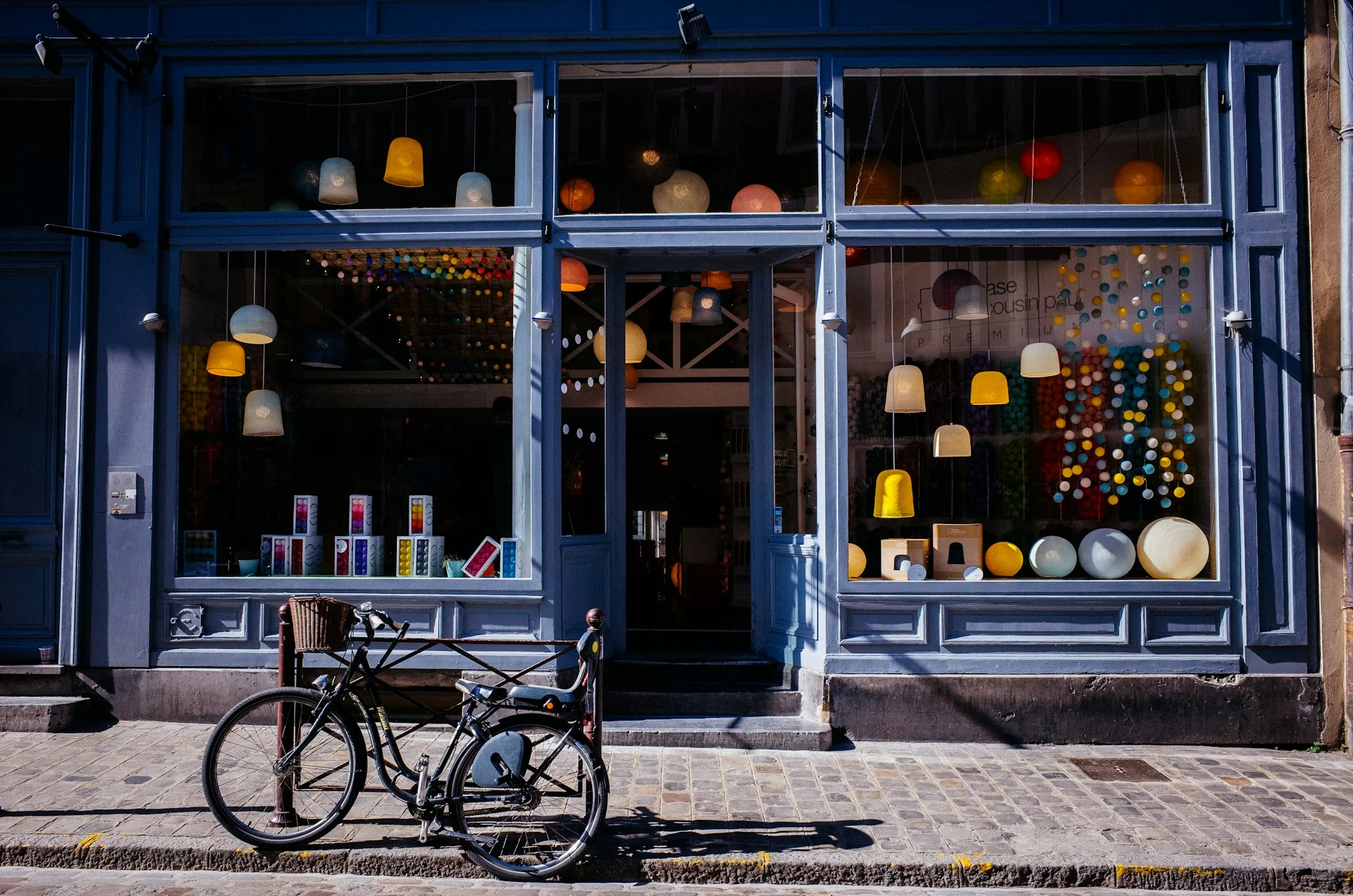 Boutique locale avec présentation de produits ou services